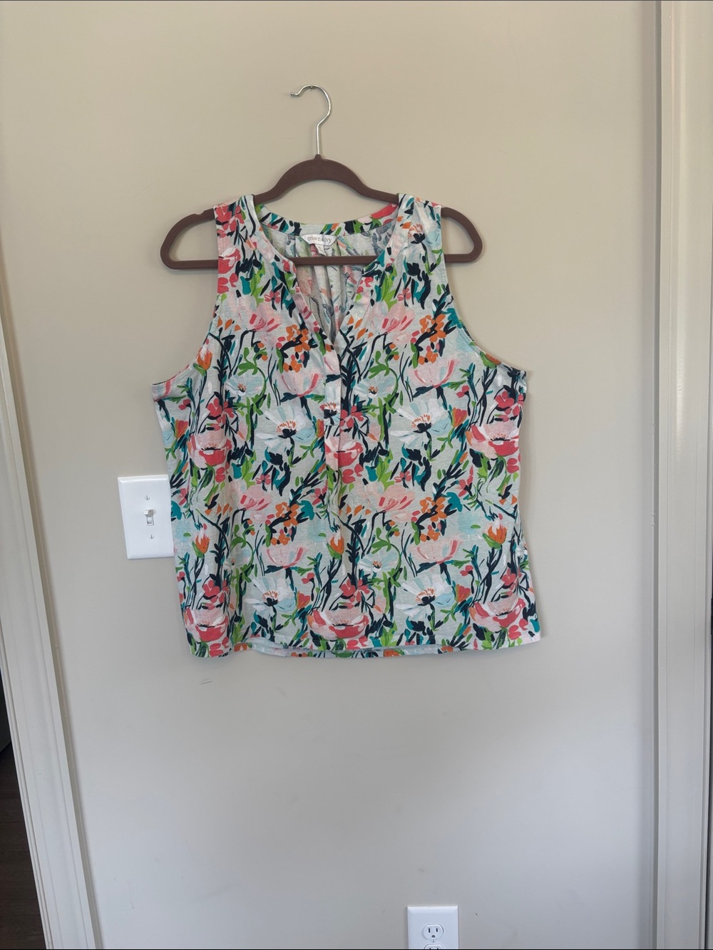 Sleeveless Floral Print Tank Top - White with Multicolor Floral